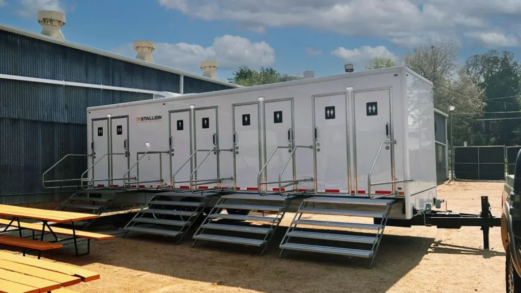 stallion restroom trailer at eventlocation